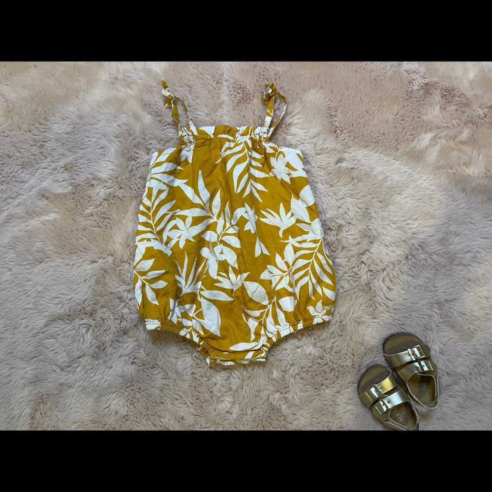 Old navy 6-12M mustard yellow romper EUC